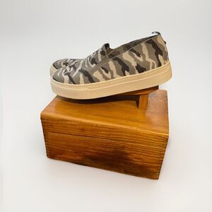 Steve Madden Women's Platform Sneakers Camo Sneaker Comfortable‎ Size 8.5 Gray